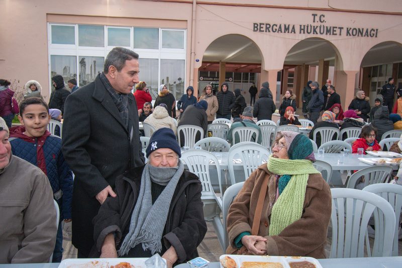 Kaymakamımız Sayın Avni ORAL,Hükümet Konağı önünde düzenlenen iftar programına katılıp,iftar sonrası Çamlıpark'ın  açılışına katıldı