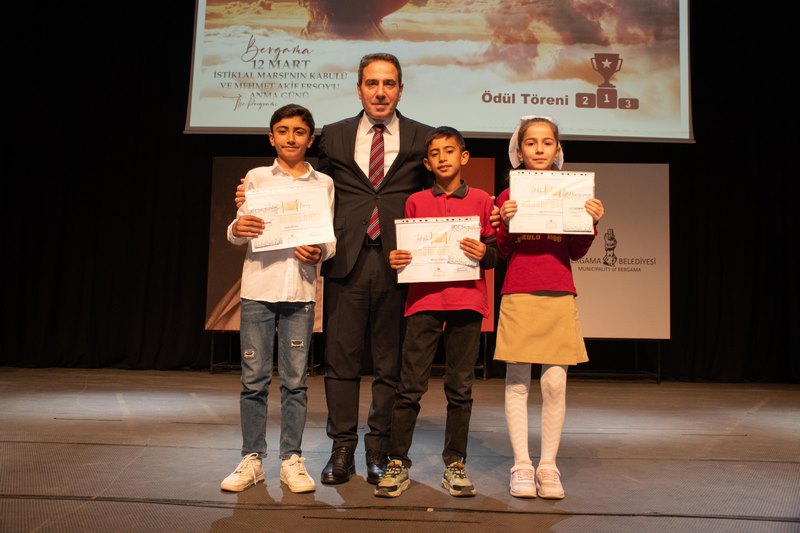 Kaymakamımız Sn. Avni ORAL, 12 Mart İstiklal Marşımızın kabulü ve Mehmet Akif ERSOY'u anma günü 104.yılı etkinliğine katıldı