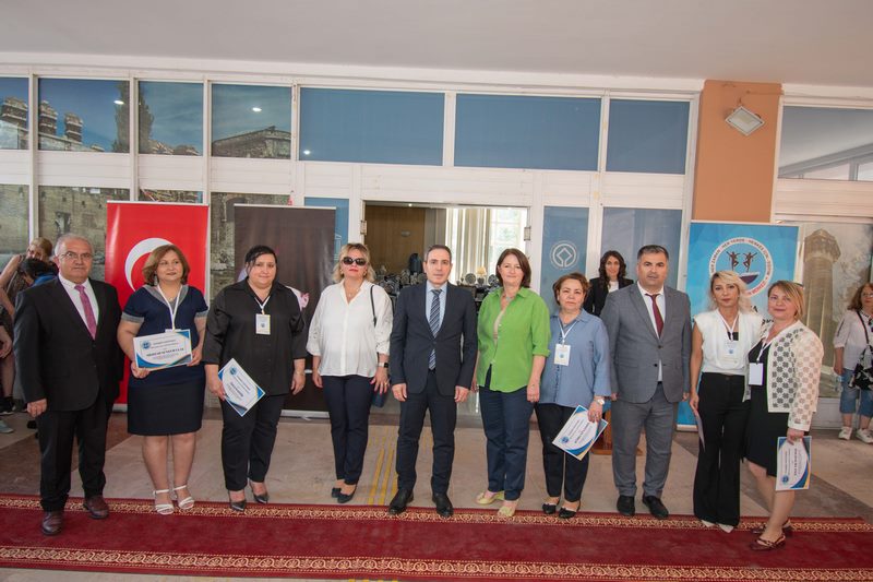 Kaymakamımız Sayın Avni ORAL,Hayat Boyu Öğrenme haftası etkinlikleri kapsamında  hazırlanan programa katılarak  sergi açılışını gerçekleştirdi
