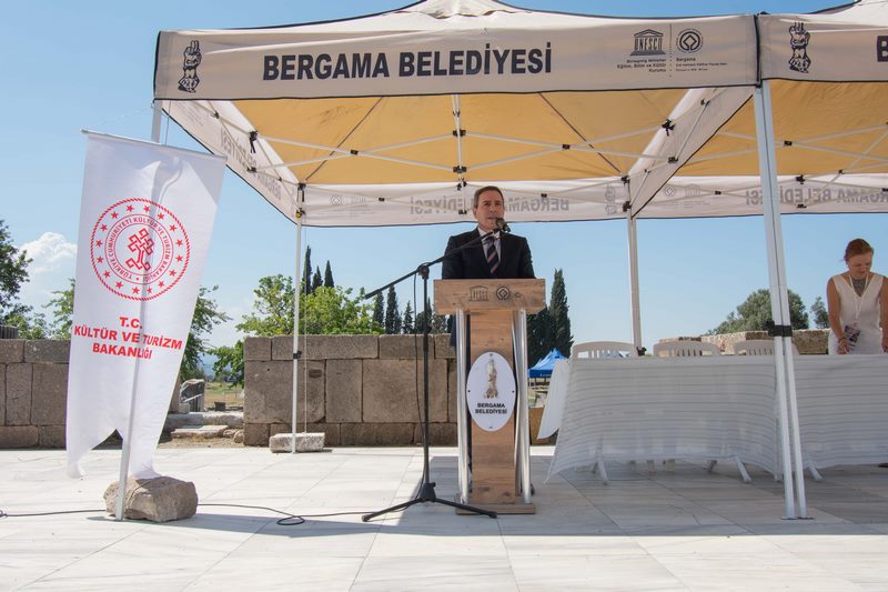 Kaymakamımız Sayın Avni ORAL,Asklepion'da gerçekleştirilecek Uluslararası Katılımlı 48.Grup Psikoterapileri Kongresinin açılış törenine katıldı